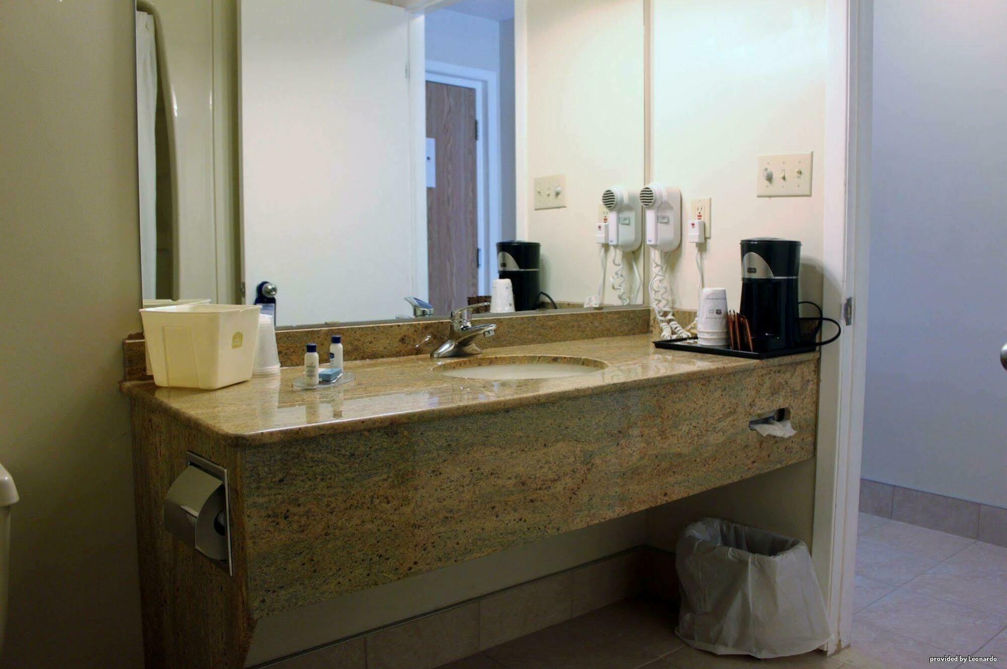 Best Western Smiths Falls Hotel Εξωτερικό φωτογραφία